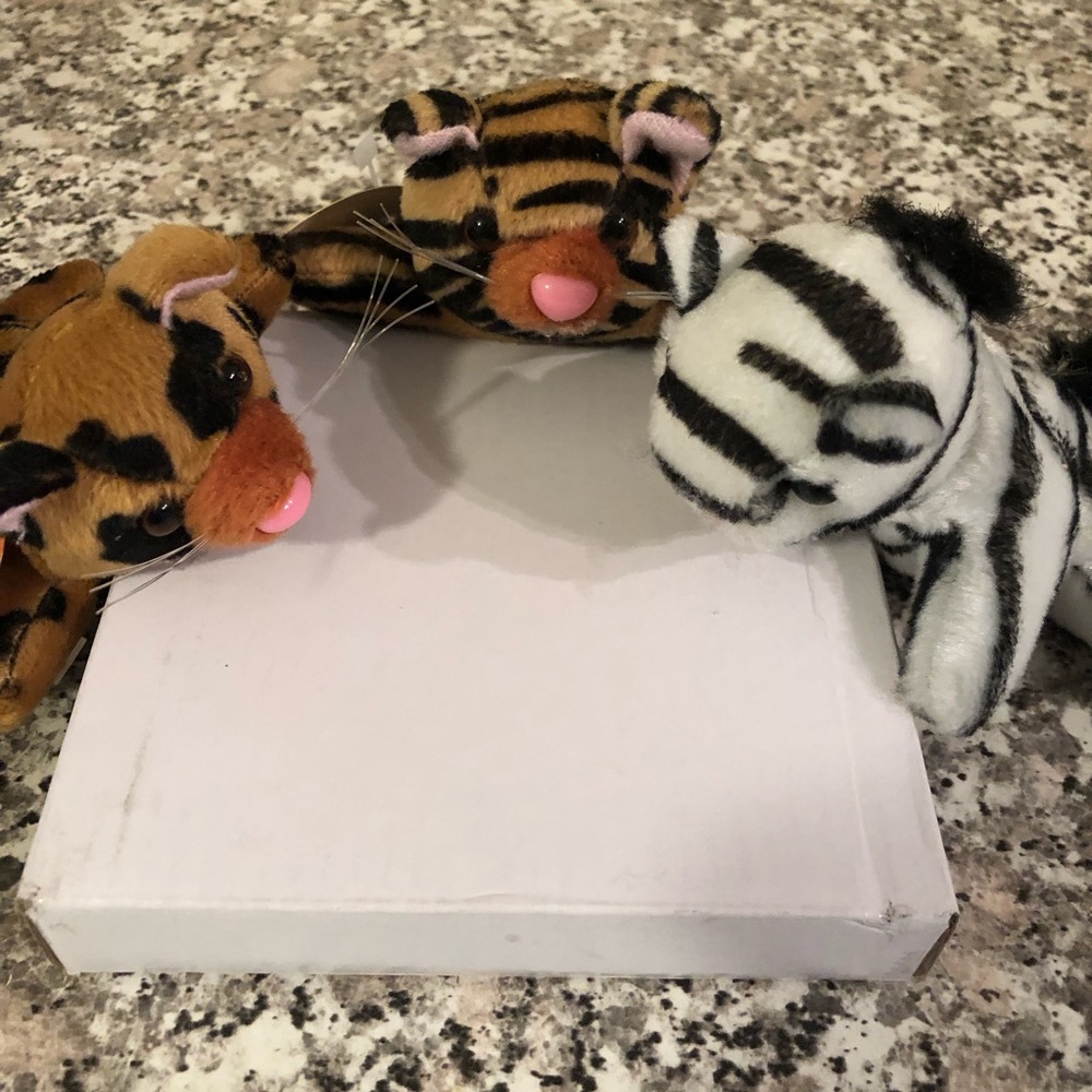 Beanie style plush mini animals bundle of 8 plus 1 jointed bear assorted colors - Picture 5 of 10